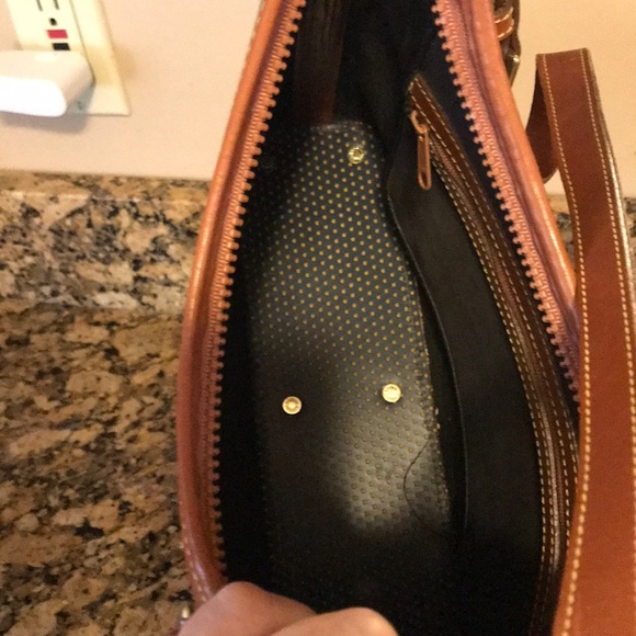 Dooney & Bourke Handbag Like New - Picture 6 of 6